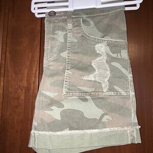 Rock & Republic Camo Green Distressed Women’s Shorts